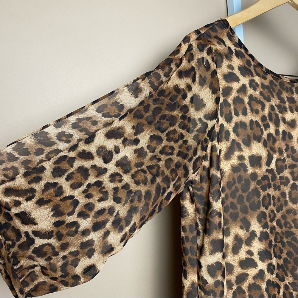 Women’s Medium Leopard Print Scrunched Slit Back Top Animal Print - Picture 9 of 11